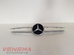 Gebruikte Grille Mercedes C Estate (S205) C-250 CDI BlueTEC, C-250 d 2.2 16V 4-Matic Prijs € 119,99 Margeregeling aangeboden door Venema Autoparts