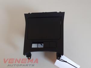 Gebruikte Asbak voor Volkswagen Golf V 4Motion (1K1) 3.2 R32 V6 24V Prijs € 9,99 Margeregeling aangeboden door Venema Autoparts