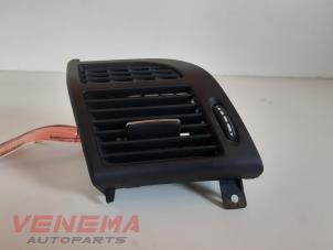 Gebruikte Luchtrooster Dashboard Mercedes E (VF211) 2.2 E-220 CDI 16V Prijs € 24,99 Margeregeling aangeboden door Venema Autoparts