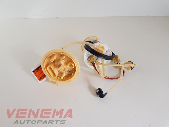 Gebruikte Tank element Pomp Audi A4 Avant (B9) 2.0 35 TDI 16V Prijs € 89,99 Margeregeling aangeboden door Venema Autoparts