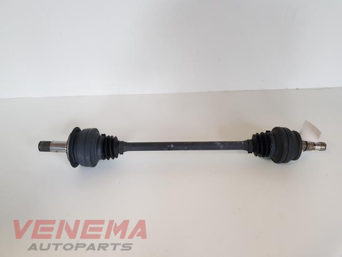 Gebruikte Aandrijfas links-achter Mercedes CLS (C218) 250 CDI BlueEfficiency,BlueTEC, 250 d Prijs € 119,99 Margeregeling aangeboden door Venema Autoparts