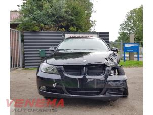 Gebruikte Ruit voor BMW 3 serie (E90) 320d 16V Prijs € 149,99 Margeregeling aangeboden door Venema Autoparts