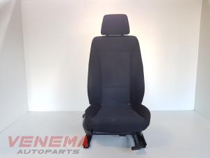 Gebruikte Voorstoel rechts BMW 1 serie (E87/87N) 116d 16V Prijs € 99,99 Margeregeling aangeboden door Venema Autoparts