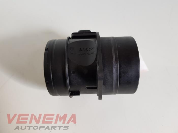 Gebruikte Luchtmassameter Volkswagen Passat Variant (365) 2.0 TDI 16V 170 Prijs € 9,99 Margeregeling aangeboden door Venema Autoparts