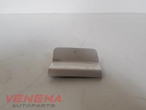 Gebruikte Sleepoog Afdekkap achter Mercedes C Estate (S204) 2.2 C-200 CDI 16V BlueEFFICIENCY Prijs € 9,99 Margeregeling aangeboden door Venema Autoparts