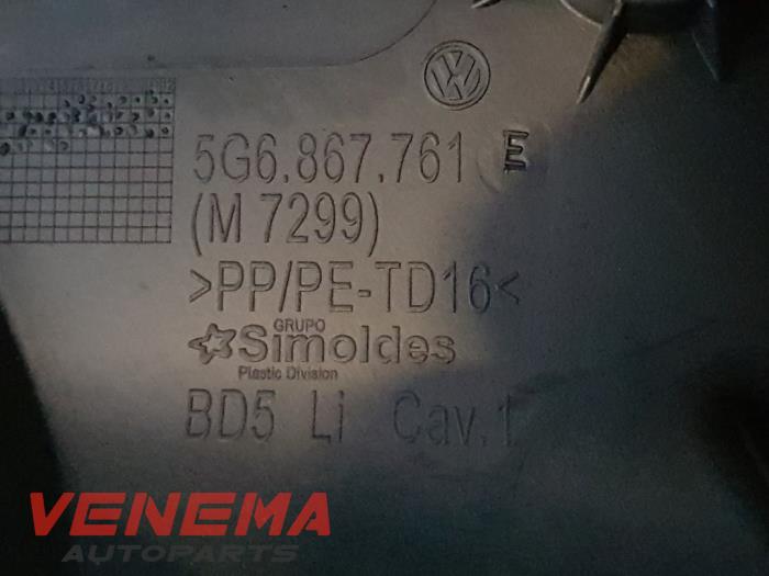 Kofferbakbekleding links van een Volkswagen Golf VII (AUA) 1.4 TSI 16V 2015