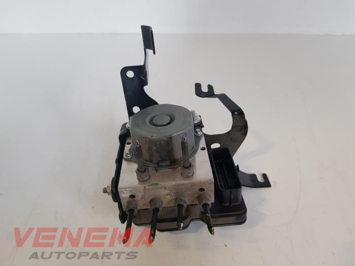 Gebruikte ABS Pomp Renault Clio IV Estate/Grandtour (7R) 0.9 Energy TCE 90 12V Prijs € 124,99 Margeregeling aangeboden door Venema Autoparts
