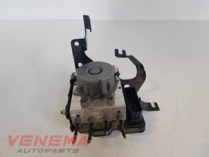 Gebruikte ABS Pomp Renault Clio IV Estate/Grandtour (7R) 0.9 Energy TCE 90 12V Prijs € 124,99 Margeregeling aangeboden door Venema Autoparts