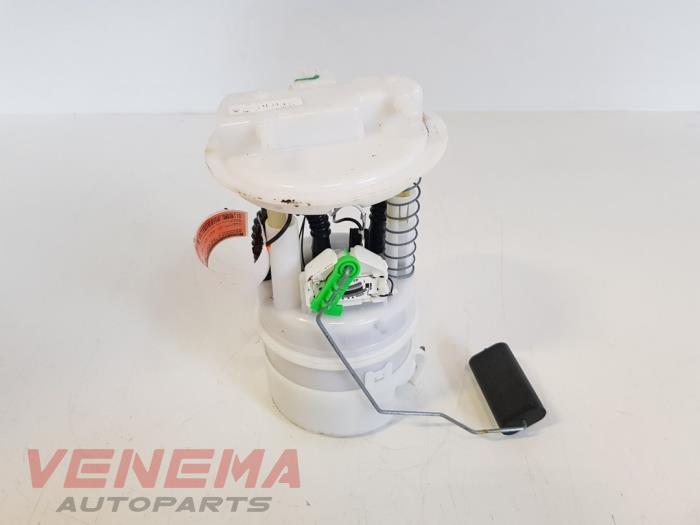 Gebruikte Tank element Pomp Renault Clio IV Estate/Grandtour (7R) 0.9 Energy TCE 90 12V Prijs € 64,99 Margeregeling aangeboden door Venema Autoparts