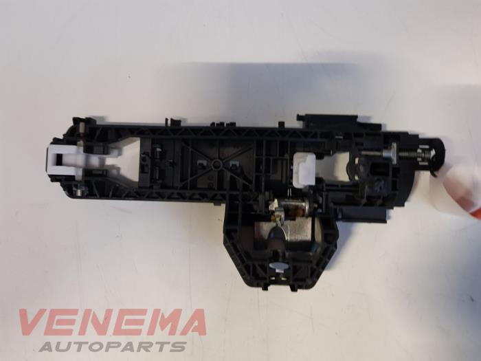 Gebruikte Diversen Mercedes E (W212) E-200 CDI 16V BlueEfficiency,BlueTEC Prijs € 14,99 Margeregeling aangeboden door Venema Autoparts