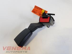 Gebruikte Veiligheidsgordel Insteek midden-achter Mercedes E (W212) E-200 CDI 16V BlueEfficiency,BlueTEC Prijs € 29,99 Margeregeling aangeboden door Venema Autoparts