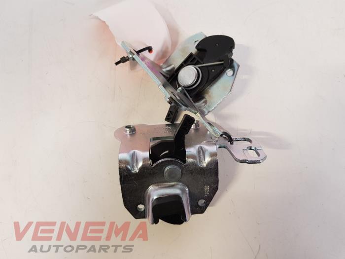 Gebruikte Diversen Mercedes E (W212) E-200 CDI 16V BlueEfficiency,BlueTEC Prijs € 29,99 Margeregeling aangeboden door Venema Autoparts