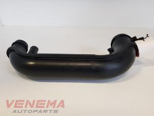 Gebruikte Luchtinlaat slang Ford Transit 2.2 TDCi 16V Prijs € 29,99 Margeregeling aangeboden door Venema Autoparts