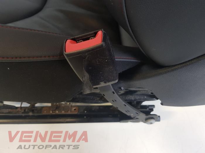 Stoel rechts van een Seat Leon (5FB) 2.0 TDI Ecomotive 16V 2014