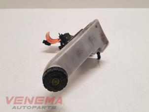 Gebruikte Hoofdremcilinder Mercedes A (W176) 1.8 A-200 CDI 16V Prijs € 49,99 Margeregeling aangeboden door Venema Autoparts