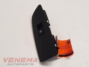 Gebruikte Ruit schakelaar elektrisch BMW 1 serie (E87/87N) 118d 16V Prijs € 9,99 Margeregeling aangeboden door Venema Autoparts