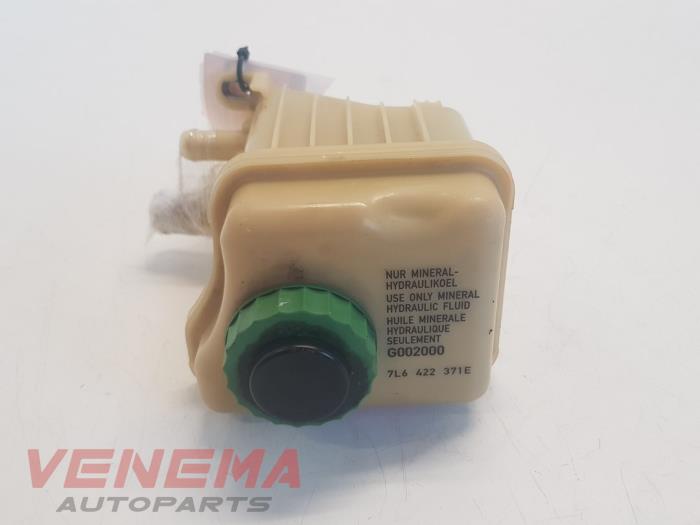 Gebruikte Servo Oliereservoir Volkswagen Touareg (7PA/PH) 3.0 TDI V6 24V Prijs € 14,99 Margeregeling aangeboden door Venema Autoparts