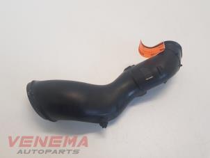 Gebruikte Luchtinlaat slang Volkswagen Touareg (7PA/PH) 3.0 TDI V6 24V Prijs € 19,99 Margeregeling aangeboden door Venema Autoparts