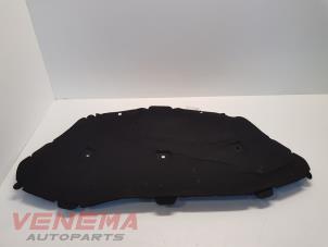 Gebruikte Motorkap Bekleding Seat Leon (5FB) 1.0 TSI 12V Prijs € 79,99 Margeregeling aangeboden door Venema Autoparts