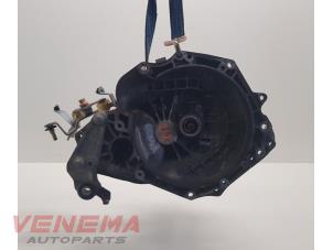 Gebruikte Versnellingsbak Opel Corsa D 1.0 Prijs € 229,99 Margeregeling aangeboden door Venema Autoparts