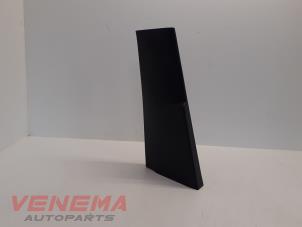Gebruikte Stijlbekleding midden-links Peugeot 3008 II (M4/MC/MJ/MR) 1.2 12V e-THP PureTech 130 Prijs € 24,99 Margeregeling aangeboden door Venema Autoparts