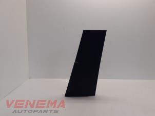 Gebruikte Stijlbekleding midden-rechts Peugeot 3008 II (M4/MC/MJ/MR) 1.2 12V e-THP PureTech 130 Prijs € 19,99 Margeregeling aangeboden door Venema Autoparts