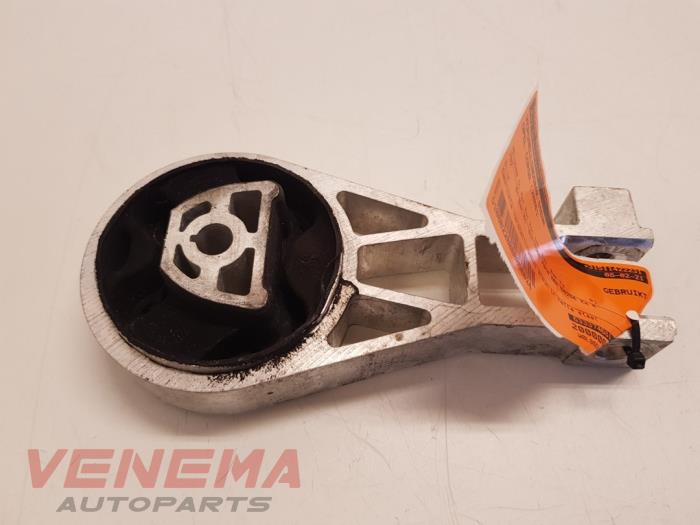 Gebruikte Versnellingsbak Steun Opel Corsa D 1.6i OPC 16V Turbo Prijs € 14,99 Margeregeling aangeboden door Venema Autoparts