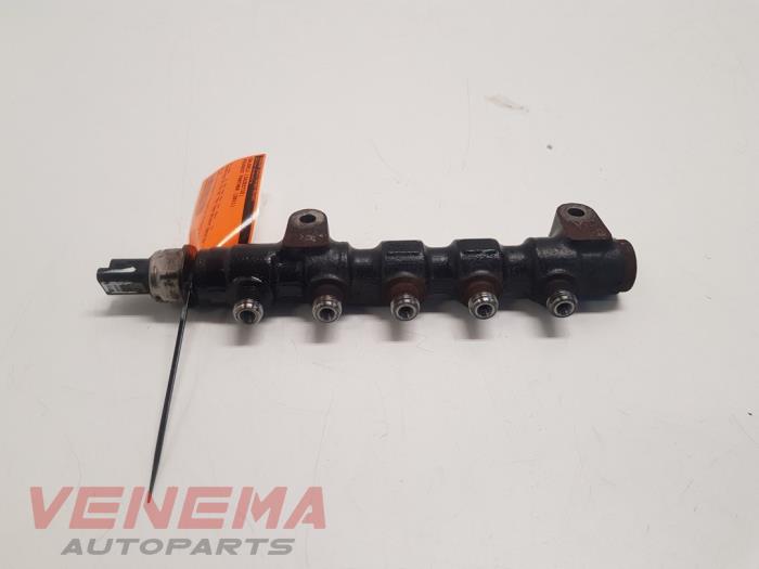Gebruikte Injector brug Peugeot Partner Tepee (7A/B/C/D/E/F/G/J/P/S) 1.6 HDI 75 16V Prijs € 79,99 Margeregeling aangeboden door Venema Autoparts