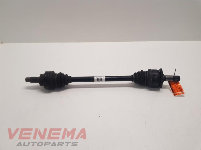 Gebruikte Aandrijfas links-achter BMW 1 serie (F20) 116i 1.6 16V Prijs € 34,99 Margeregeling aangeboden door Venema Autoparts