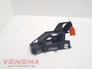 Gebruikte Bumperbalk achter Peugeot 3008 II (M4/MC/MJ/MR) 1.2 12V e-THP PureTech 130 Prijs € 19,99 Margeregeling aangeboden door Venema Autoparts