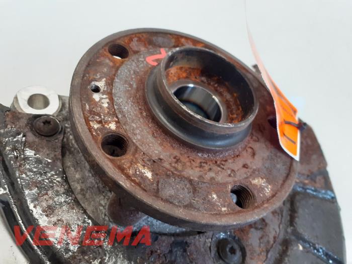 Fusee rechts-voor van een Volkswagen Passat Variant (365) 1.6 TDI 16V Bluemotion 2014