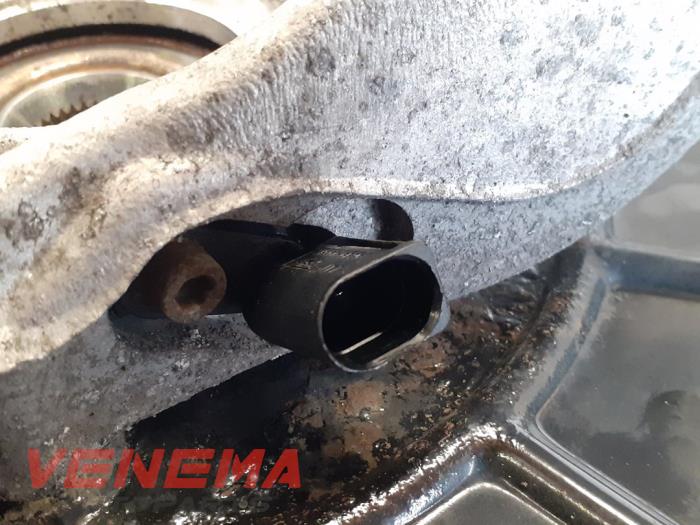 Fusee rechts-voor van een Volkswagen Passat Variant (365) 1.6 TDI 16V Bluemotion 2014