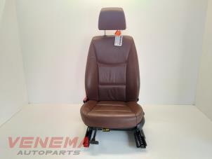 Gebruikte Voorstoel links BMW 3 serie (E90) 320d 16V Prijs € 149,99 Margeregeling aangeboden door Venema Autoparts