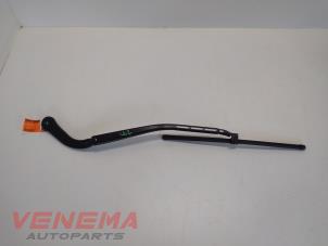 Gebruikte Ruitenwisserarm voor BMW 3 serie (E90) 320d 16V Prijs € 14,99 Margeregeling aangeboden door Venema Autoparts