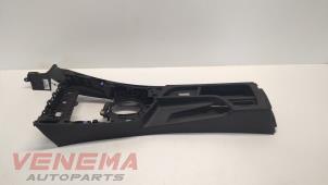 Gebruikte Middenconsoles BMW 1 serie (F21) 114i 1.6 16V Prijs € 69,99 Margeregeling aangeboden door Venema Autoparts