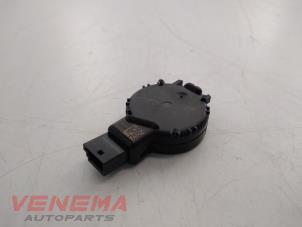 Gebruikte Sensor regen Ford Fiesta 6 (JA8) 1.0 EcoBoost 12V 100 Prijs € 24,99 Margeregeling aangeboden door Venema Autoparts