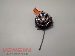 Gebruikte Handgreep Achterklep Volkswagen Golf VII (AUA) 1.4 TSI 16V Prijs € 39,99 Margeregeling aangeboden door Venema Autoparts