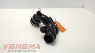 Gebruikte Intercooler Buis Peugeot 208 I (CA/CC/CK/CL) 1.2 12V e-THP PureTech 110 Prijs € 19,99 Margeregeling aangeboden door Venema Autoparts