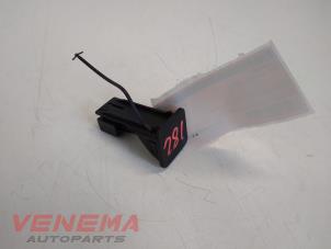 Gebruikte Diversen BMW 3 serie (E93) 320i 16V Prijs € 9,99 Margeregeling aangeboden door Venema Autoparts