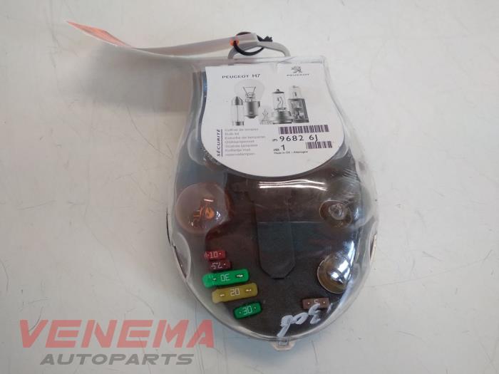 Gebruikte Diversen Peugeot 3008 II (M4/MC/MJ/MR) 1.6 BlueHDi 120 Prijs € 9,99 Margeregeling aangeboden door Venema Autoparts