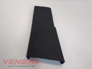 Gebruikte Stijlbekleding midden-links Peugeot 3008 II (M4/MC/MJ/MR) 1.6 BlueHDi 120 Prijs € 24,99 Margeregeling aangeboden door Venema Autoparts