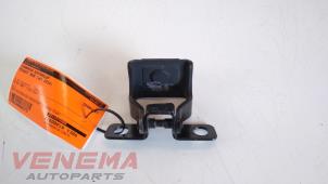 Gebruikte Scharnier Achterklep Peugeot 3008 II (M4/MC/MJ/MR) 1.6 BlueHDi 120 Prijs € 24,99 Margeregeling aangeboden door Venema Autoparts