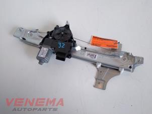 Gebruikte Ruitmechaniek 4Deurs links-achter Peugeot 208 I (CA/CC/CK/CL) 1.2 12V e-THP PureTech 110 Prijs € 39,99 Margeregeling aangeboden door Venema Autoparts