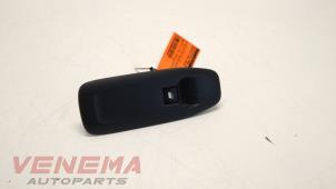 Gebruikte Elektrisch Raam Schakelaar Peugeot 208 I (CA/CC/CK/CL) 1.2 Vti 12V PureTech GPL Prijs € 19,99 Margeregeling aangeboden door Venema Autoparts