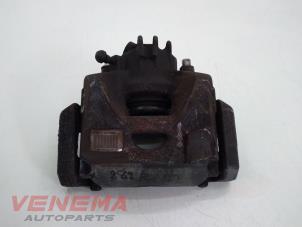 Gebruikte Remklauw (Tang) rechts-voor Peugeot Partner Tepee (7A/B/C/D/E/F/G/J/P/S) 1.6 VTI 120 16V Prijs € 29,99 Margeregeling aangeboden door Venema Autoparts