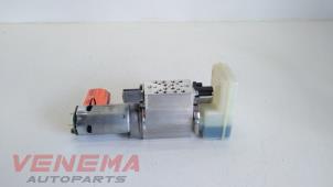 Gebruikte Cabriodak Motor Mercedes C (R205) C-63 AMG 4.0 V8 Biturbo Prijs € 699,99 Margeregeling aangeboden door Venema Autoparts