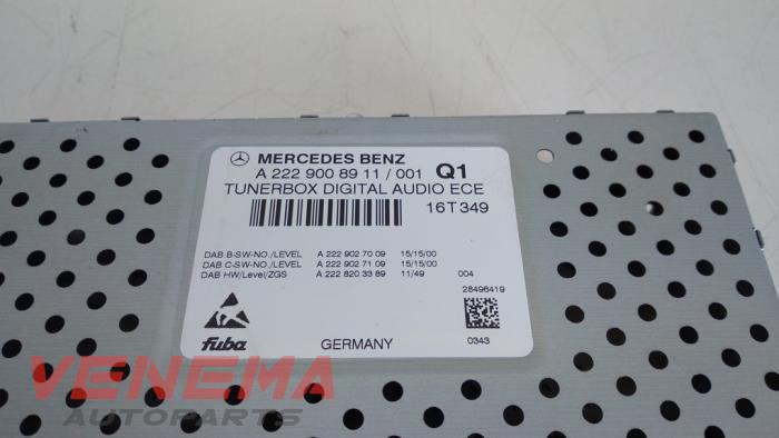 Radio module van een Mercedes-Benz C (R205) C-63 AMG 4.0 V8 Biturbo 2018