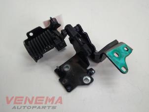 Gebruikte Kofferdeksel Scharnier Mercedes C (R205) C-63 AMG 4.0 V8 Biturbo Prijs € 69,99 Margeregeling aangeboden door Venema Autoparts