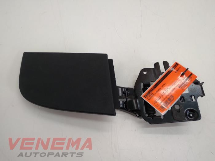 Gebruikte Diversen Mercedes C (R205) 4.0 C-63 AMG V8 Biturbo Prijs € 49,99 Margeregeling aangeboden door Venema Autoparts