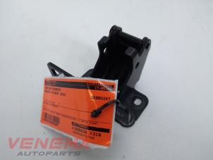 Gebruikte Cabriodak scharnier Mercedes C (R205) C-63 AMG 4.0 V8 Biturbo Prijs € 89,99 Margeregeling aangeboden door Venema Autoparts